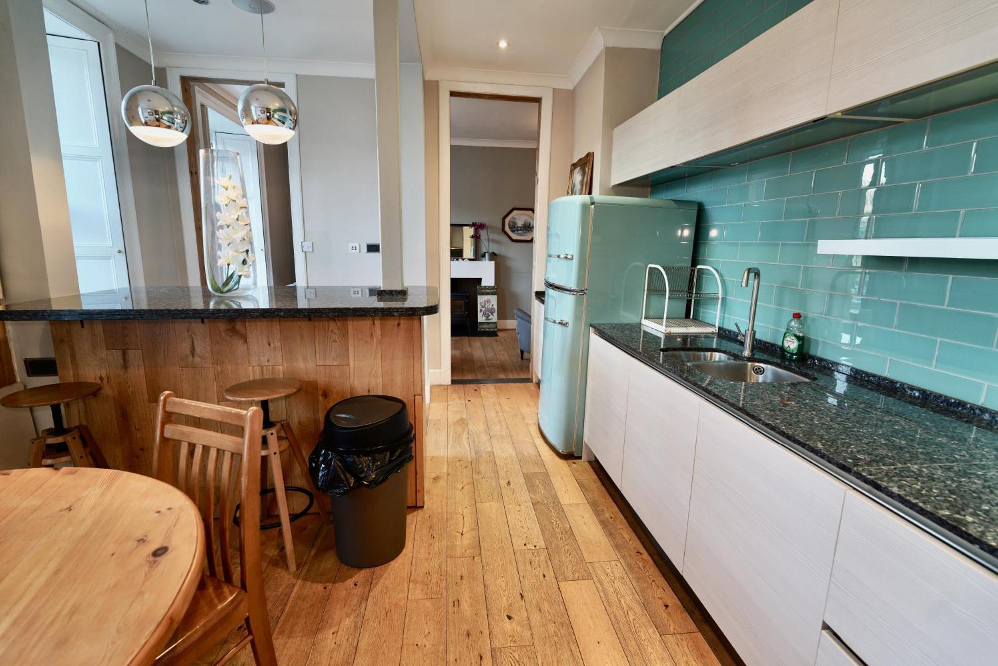 Spacious 2 Bed Apt Next To Royal Mile & Waverley Edinburgh Exterior photo