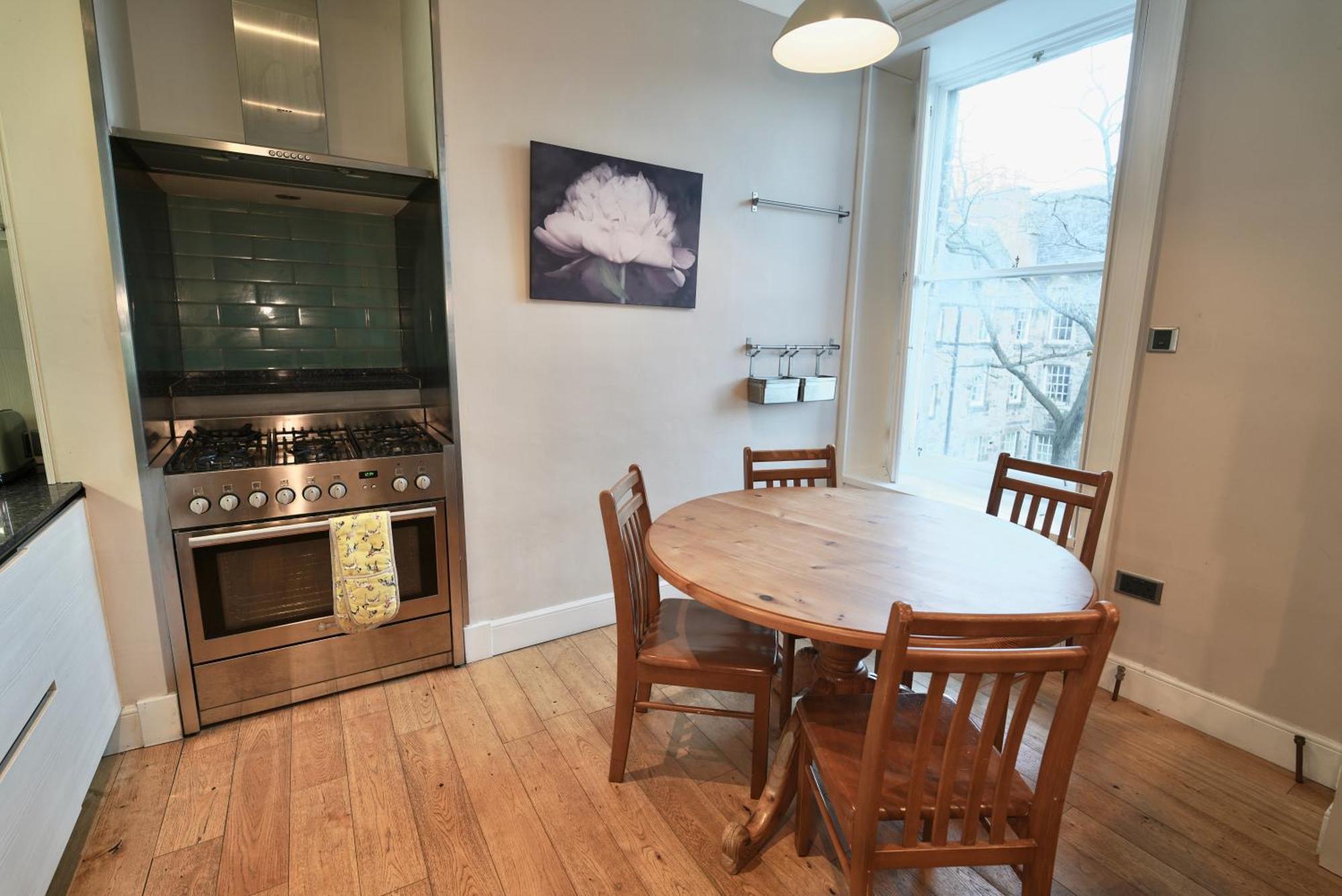 Spacious 2 Bed Apt Next To Royal Mile & Waverley Edinburgh Exterior photo