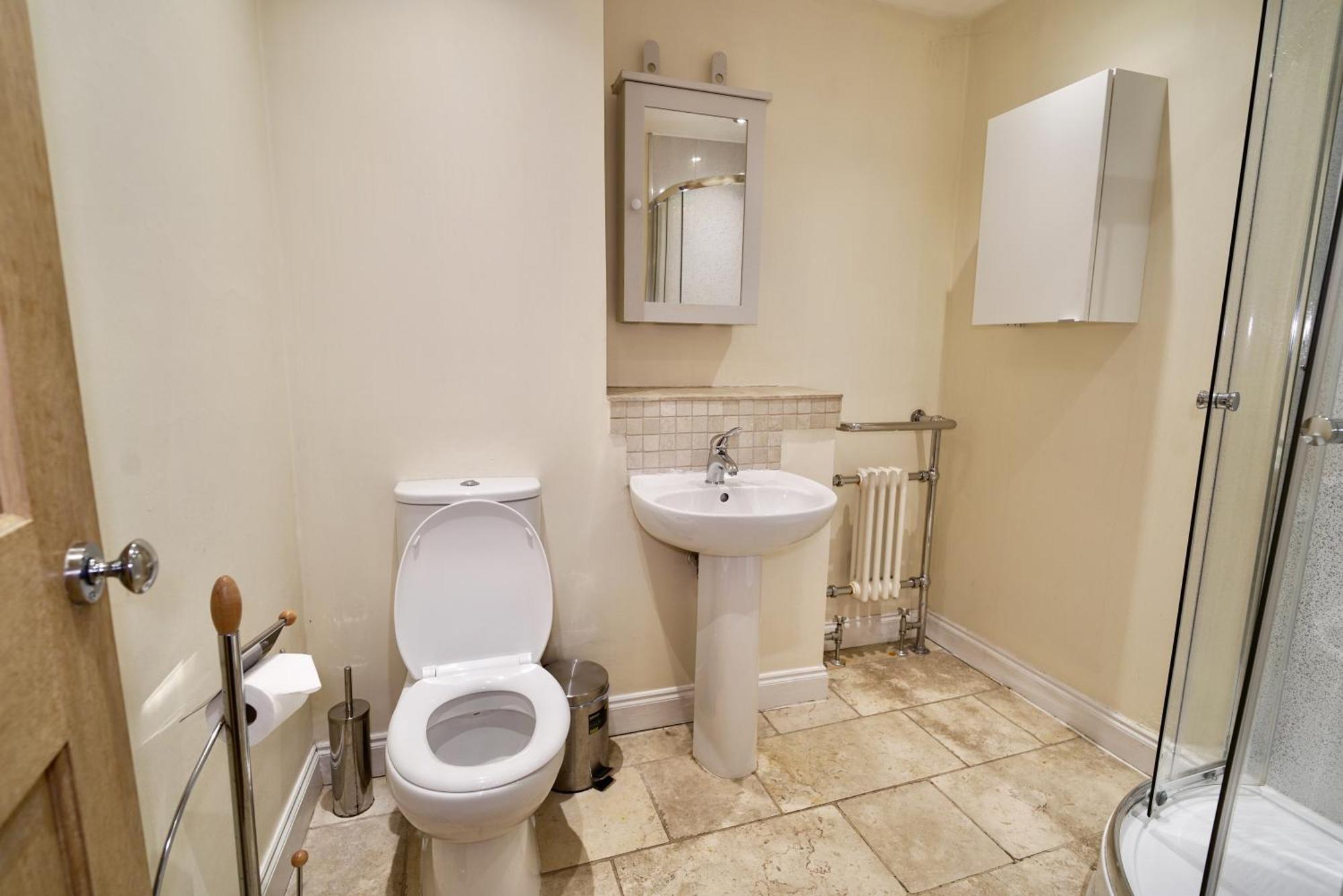 Spacious 2 Bed Apt Next To Royal Mile & Waverley Edinburgh Exterior photo