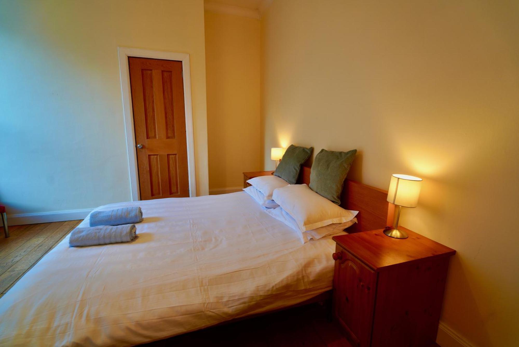Spacious 2 Bed Apt Next To Royal Mile & Waverley Edinburgh Exterior photo