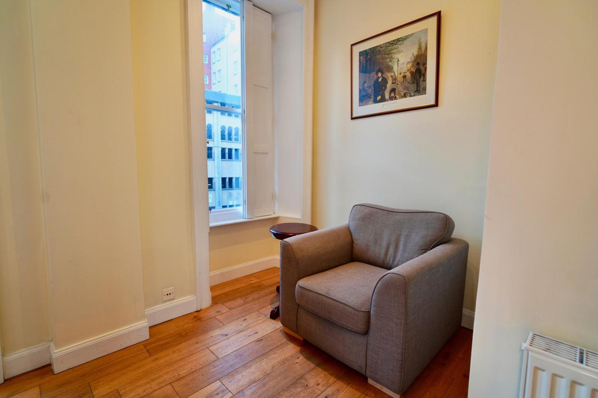 Spacious 2 Bed Apt Next To Royal Mile & Waverley Edinburgh Exterior photo