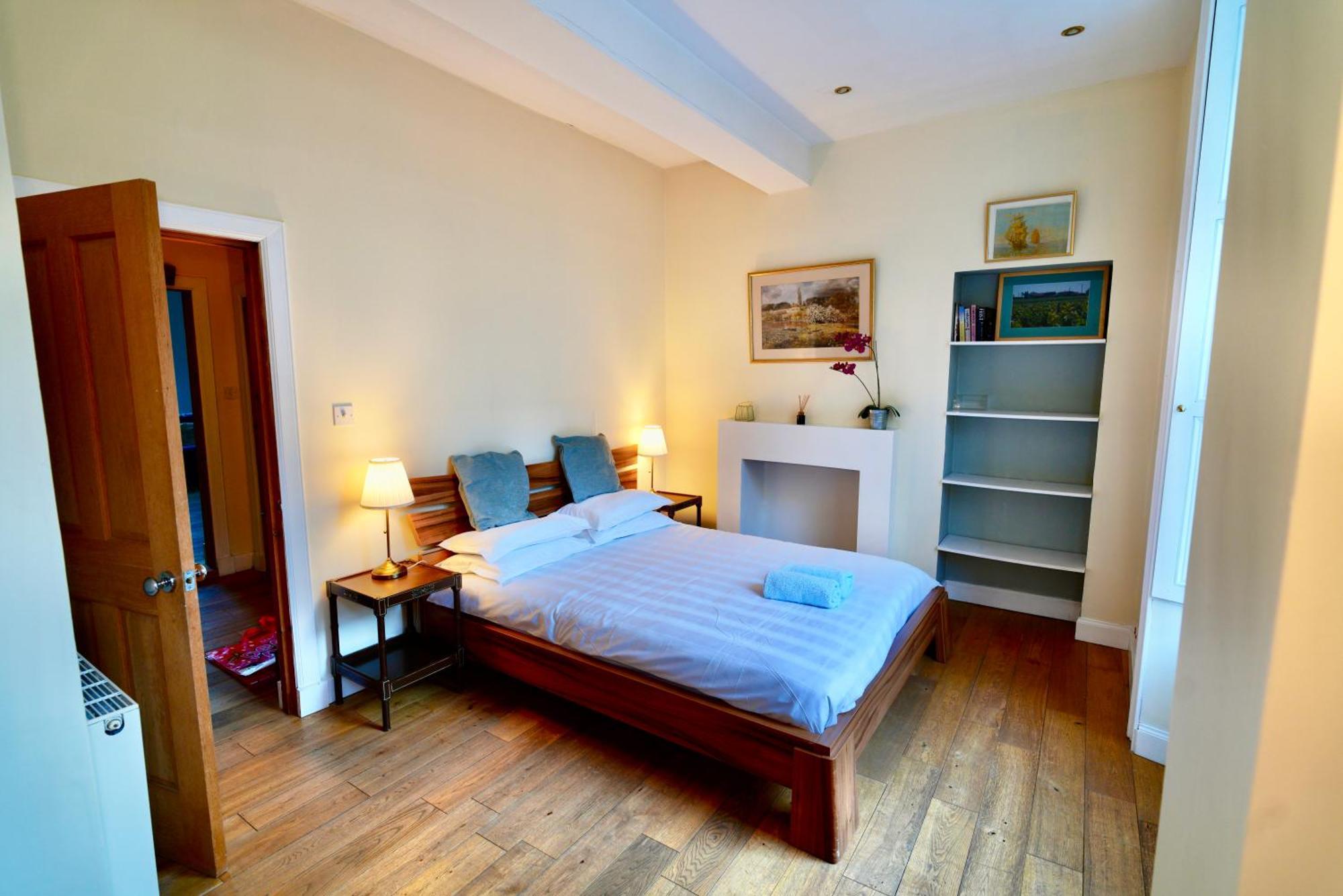 Spacious 2 Bed Apt Next To Royal Mile & Waverley Edinburgh Exterior photo