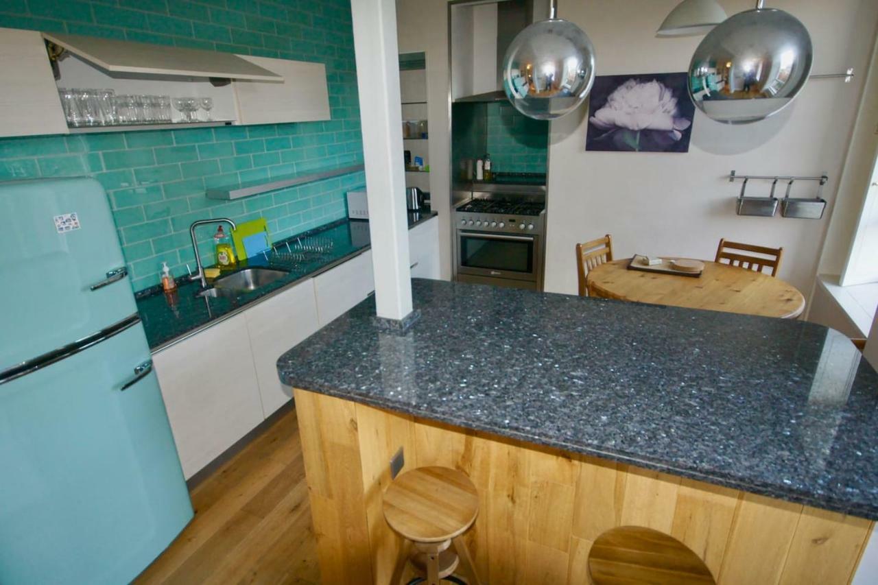 Spacious 2 Bed Apt Next To Royal Mile & Waverley Edinburgh Exterior photo