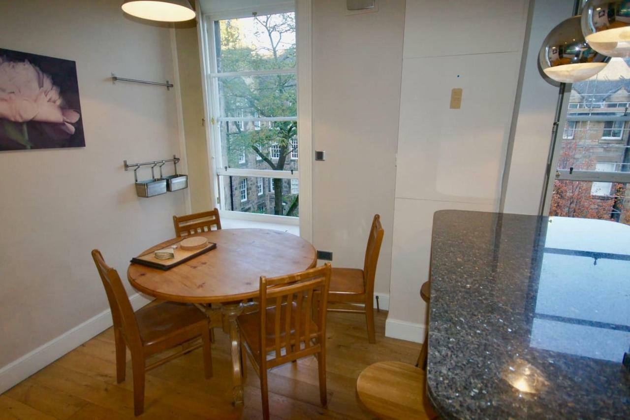 Spacious 2 Bed Apt Next To Royal Mile & Waverley Edinburgh Exterior photo