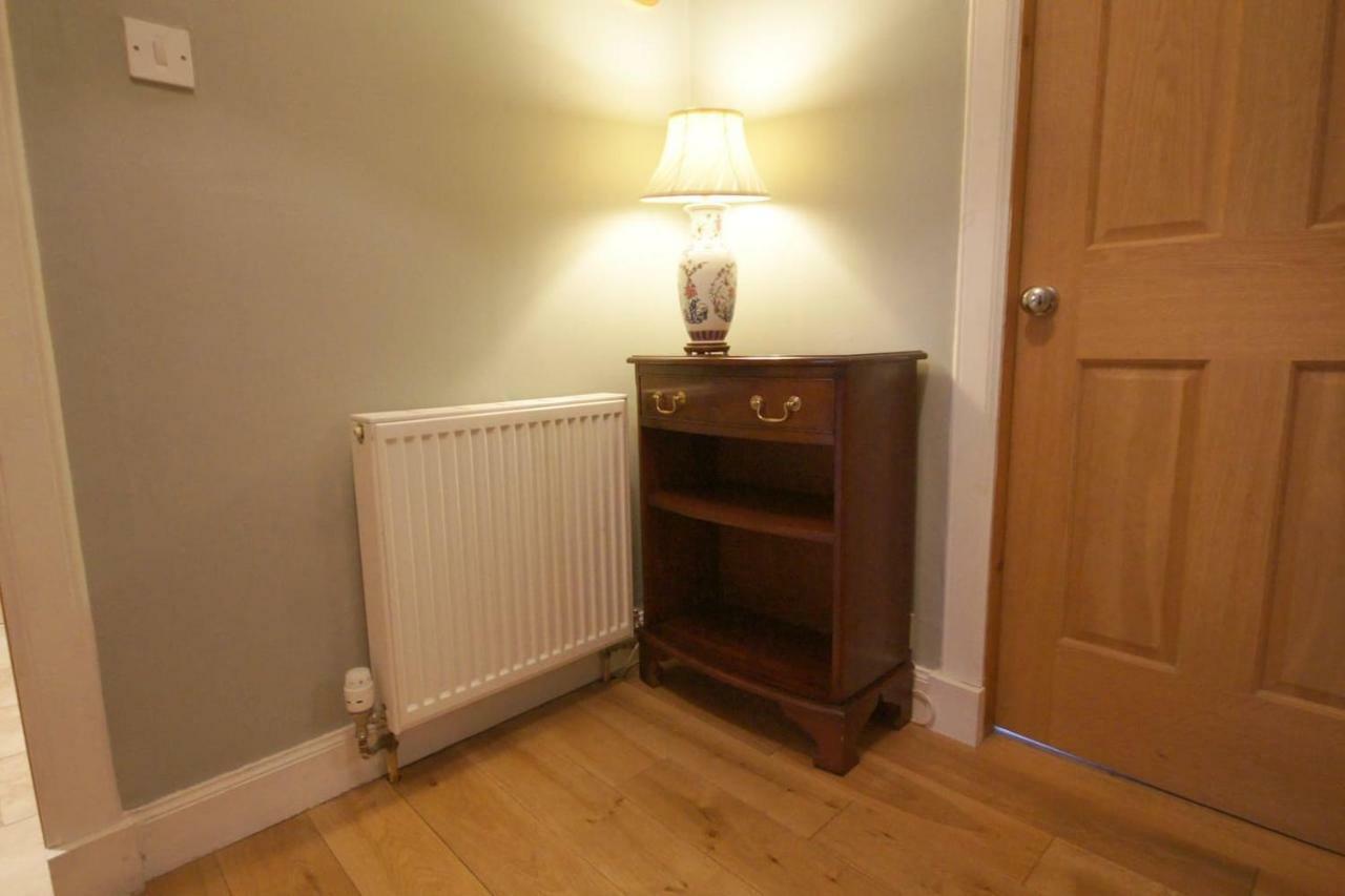 Spacious 2 Bed Apt Next To Royal Mile & Waverley Edinburgh Exterior photo